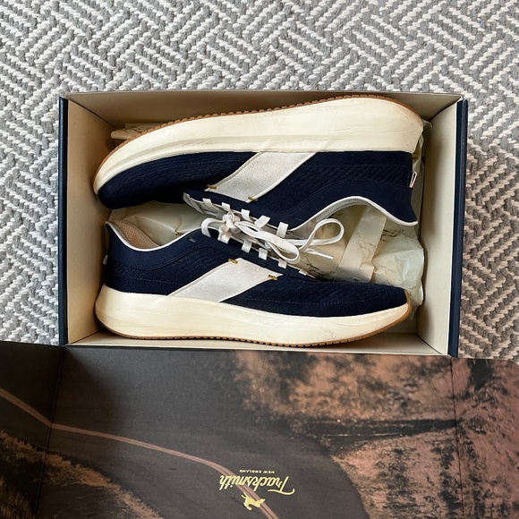 All Gender Eliot Runner Running Shoe - Navy/ Ivory - Regular (D) - Picture 1 of 6